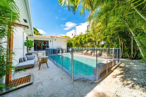 Casa en venta en Miami Beach, Florida, 4 dormitorios, 346.25 m2 № 1973625 - foto 19