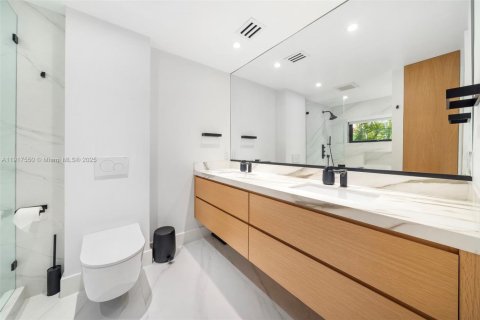 Casa en venta en Miami Beach, Florida, 4 dormitorios, 346.25 m2 № 1973625 - foto 12