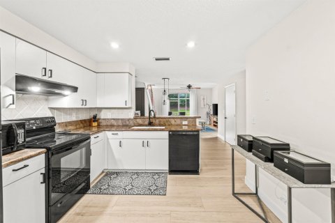 Touwnhouse à vendre à Weston, Floride: 2 chambres, 117.15 m2 № 2082238 - photo 4