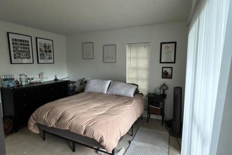 Condo in Miami, Florida, 2 bedrooms № 1958639 - photo 9