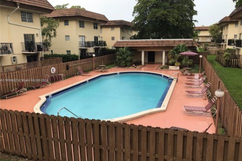 Condo in Miami, Florida, 2 bedrooms № 1958639 - photo 16