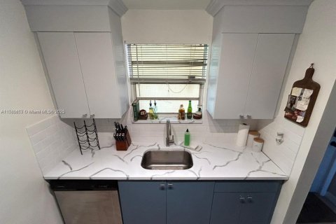 Condo in Miami, Florida, 2 bedrooms № 1958639 - photo 6