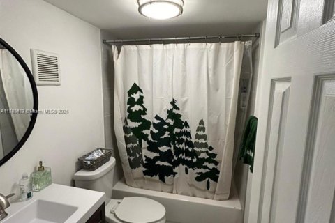 Condo in Miami, Florida, 2 bedrooms № 1958639 - photo 12