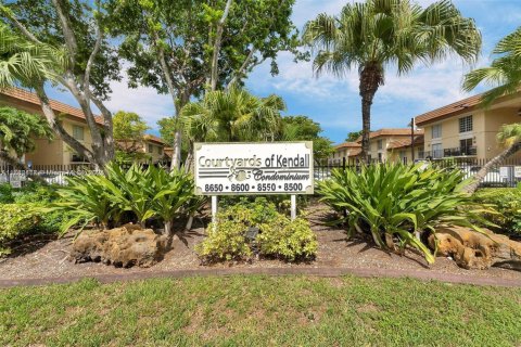 Condo in Miami, Florida, 2 bedrooms № 1958639 - photo 19