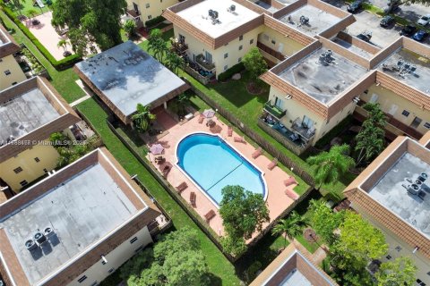 Condo in Miami, Florida, 2 bedrooms № 1958639 - photo 15