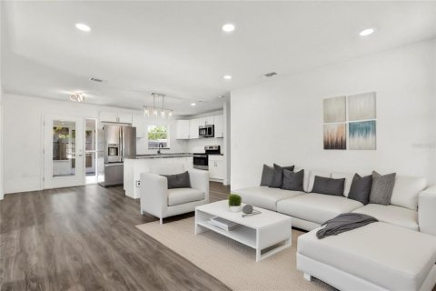 Casa en venta en Tampa, Florida, 4 dormitorios, 129.32 m2 № 1524925 - foto 2