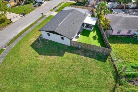 Casa en venta en Tampa, Florida, 4 dormitorios, 129.32 m2 № 1524925 - foto 13