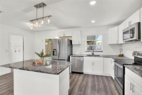 Casa en venta en Tampa, Florida, 4 dormitorios, 129.32 m2 № 1524925 - foto 3