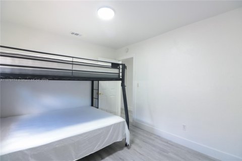 House in Miami, Florida 3 bedrooms, 144.93 sq.m. № 1921193 - photo 7