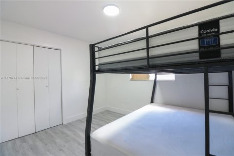 House in Miami, Florida 3 bedrooms, 144.93 sq.m. № 1921193 - photo 8