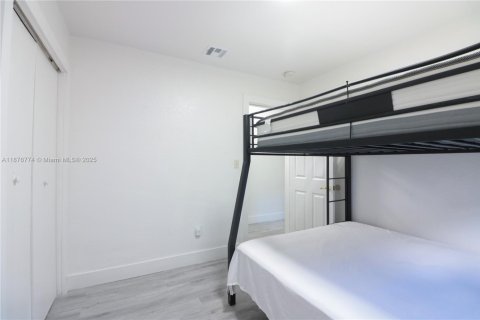 House in Miami, Florida 3 bedrooms, 144.93 sq.m. № 1921193 - photo 9