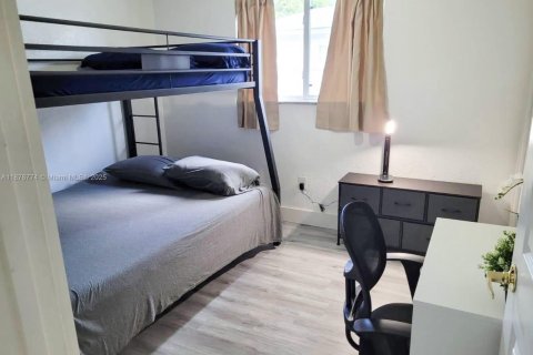 House in Miami, Florida 3 bedrooms, 144.93 sq.m. № 1921193 - photo 4