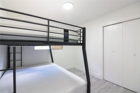 House in Miami, Florida 3 bedrooms, 144.93 sq.m. № 1921193 - photo 10