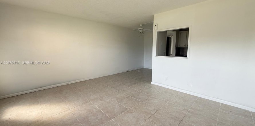 Condominio en West Palm Beach, Florida, 1 dormitorio  № 2041379