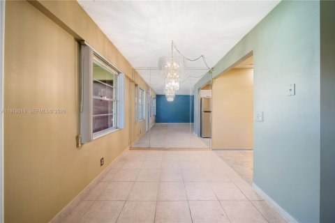 Condo in Pembroke Pines, Florida, 2 bedrooms  № 2042128 - photo 19