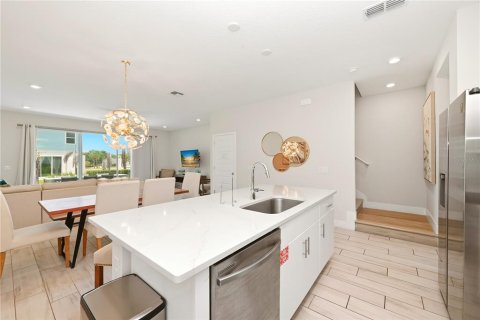 Townhouse in Four Corners, Florida 3 bedrooms, 158.68 sq.m. № 2215957 - photo 23