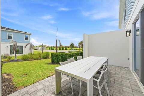 Townhouse in Four Corners, Florida 3 bedrooms, 158.68 sq.m. № 2215957 - photo 6