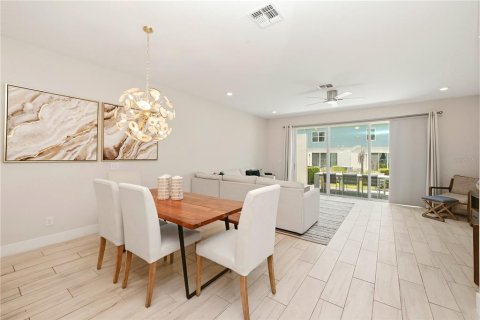 Townhouse in Four Corners, Florida 3 bedrooms, 158.68 sq.m. № 2215957 - photo 21