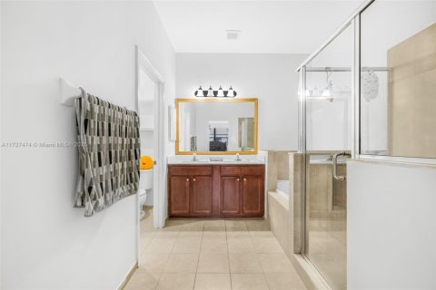 Touwnhouse à vendre à Miami, Floride: 4 chambres, 196.49 m2 № 1702939 - photo 28