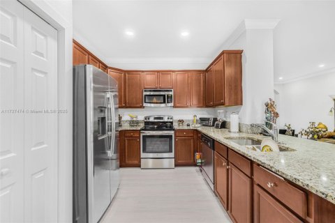 Touwnhouse à vendre à Miami, Floride: 4 chambres, 196.49 m2 № 1702939 - photo 11