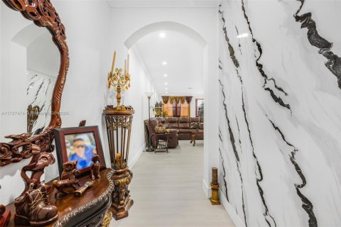 Touwnhouse à vendre à Miami, Floride: 4 chambres, 196.49 m2 № 1702939 - photo 3