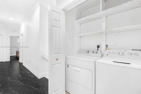Touwnhouse à vendre à Miami, Floride: 4 chambres, 196.49 m2 № 1702939 - photo 22