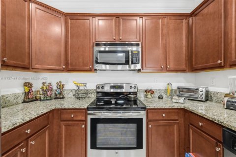 Touwnhouse à vendre à Miami, Floride: 4 chambres, 196.49 m2 № 1702939 - photo 12