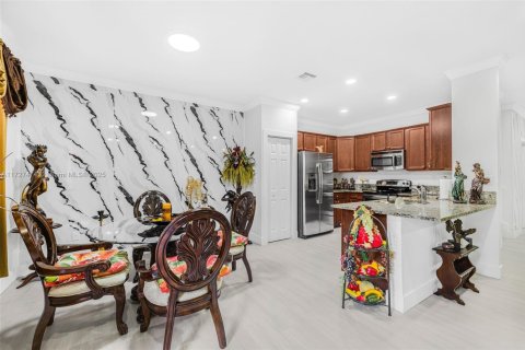 Touwnhouse à vendre à Miami, Floride: 4 chambres, 196.49 m2 № 1702939 - photo 10