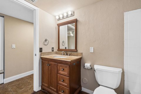 Condo in Coconut Creek, Florida, 2 bedrooms № 2261385 - photo 11