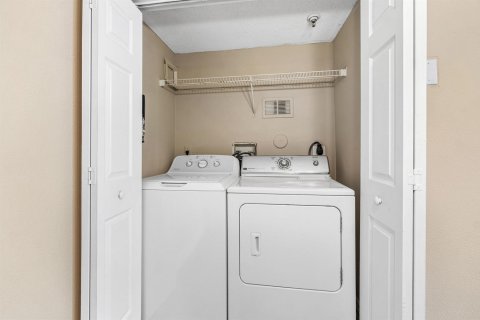 Condo in Coconut Creek, Florida, 2 bedrooms № 2261385 - photo 9
