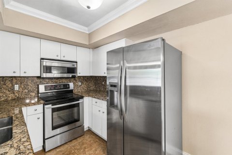Condo in Coconut Creek, Florida, 2 bedrooms № 2261385 - photo 8