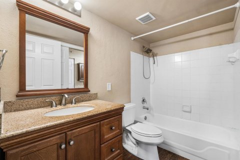 Condo in Coconut Creek, Florida, 2 bedrooms № 2261385 - photo 10