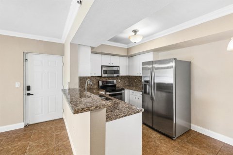 Condo in Coconut Creek, Florida, 2 bedrooms № 2261385 - photo 5