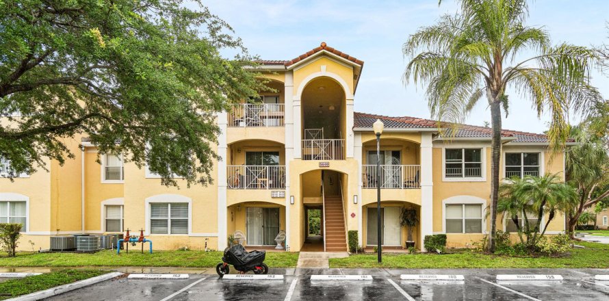 Condo in Coconut Creek, Florida, 2 bedrooms № 2261385