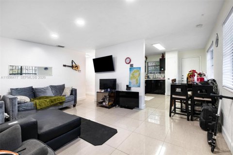 Propiedad comercial en venta en Miami, Florida, 182 m2 № 2154317 - foto 24