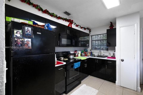 Propiedad comercial en venta en Miami, Florida, 182 m2 № 2154317 - foto 14