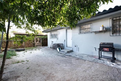 Propiedad comercial en venta en Miami, Florida, 182 m2 № 2154317 - foto 20