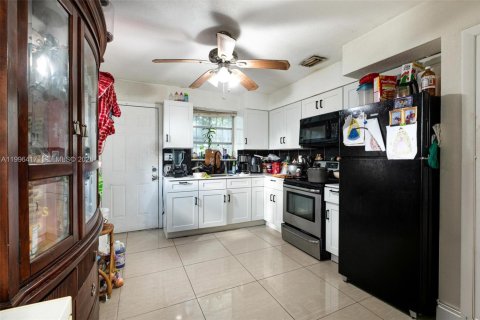 Propiedad comercial en venta en Miami, Florida, 182 m2 № 2154317 - foto 12