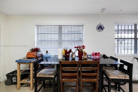 Propiedad comercial en venta en Miami, Florida, 182 m2 № 2154317 - foto 16