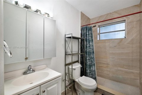 Propiedad comercial en venta en Miami, Florida, 182 m2 № 2154317 - foto 6
