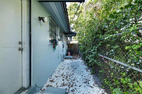 Propiedad comercial en venta en Miami, Florida, 182 m2 № 2154317 - foto 23