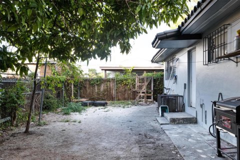 Propiedad comercial en venta en Miami, Florida, 182 m2 № 2154317 - foto 18