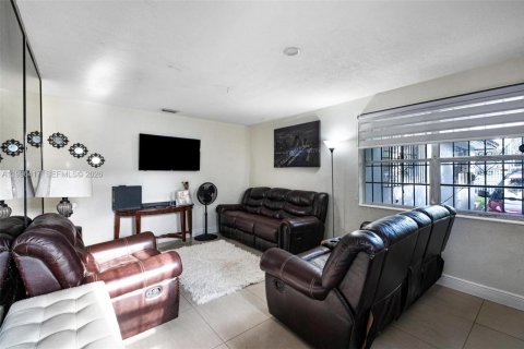 Propiedad comercial en venta en Miami, Florida, 182 m2 № 2154317 - foto 3