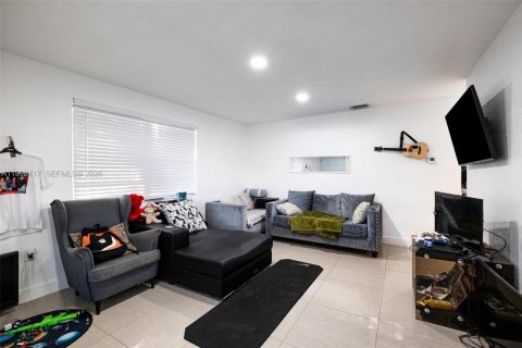 Propiedad comercial en venta en Miami, Florida, 182 m2 № 2154317 - foto 25
