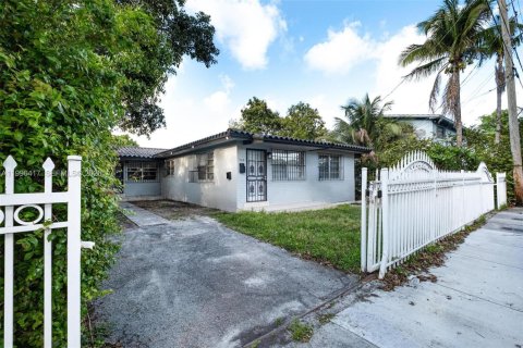 Propiedad comercial en venta en Miami, Florida, 182 m2 № 2154317 - foto 2