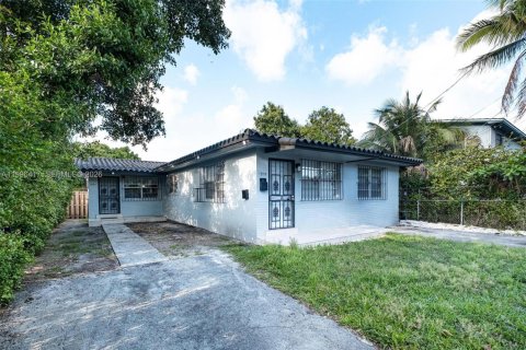 Propiedad comercial en venta en Miami, Florida, 182 m2 № 2154317 - foto 1