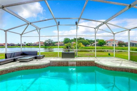 House in Orlando, Florida 4 bedrooms, 268.58 sq.m. № 2102298 - photo 4