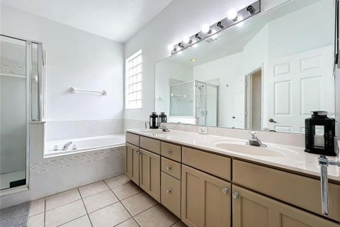 House in Orlando, Florida 4 bedrooms, 268.58 sq.m. № 2102298 - photo 22