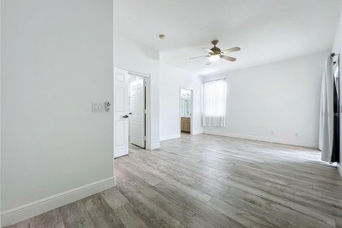 House in Orlando, Florida 4 bedrooms, 268.58 sq.m. № 2102298 - photo 19