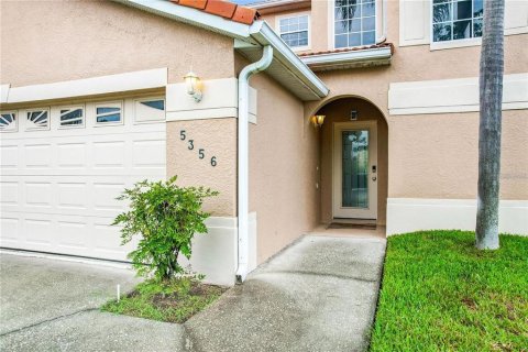House in Orlando, Florida 4 bedrooms, 268.58 sq.m. № 2102298 - photo 8